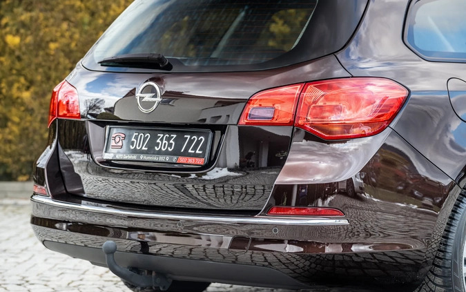 Opel Astra cena 31900 przebieg: 159000, rok produkcji 2014 z Brzozów małe 742